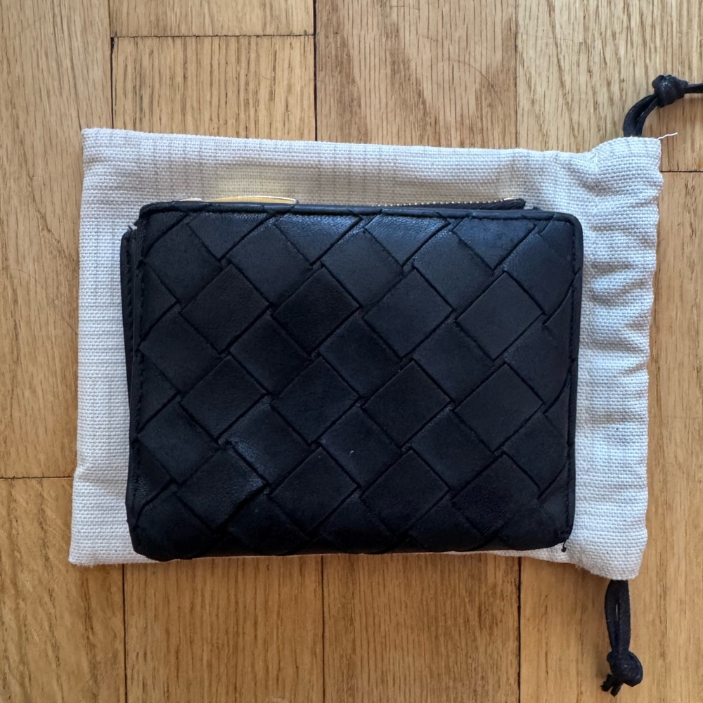 Bottega Veneta Black Intrecciato Leather Bifold Wallet